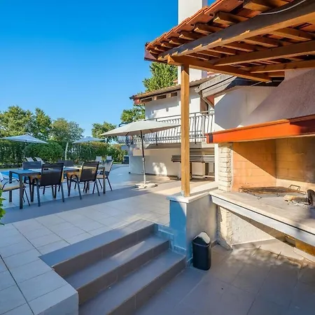 1-bedroom *