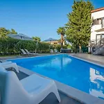 1-bedroom *